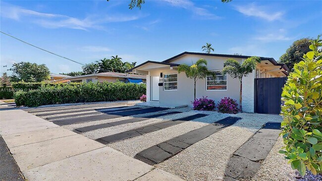 Building Photo - 3170 SW 25th Ter