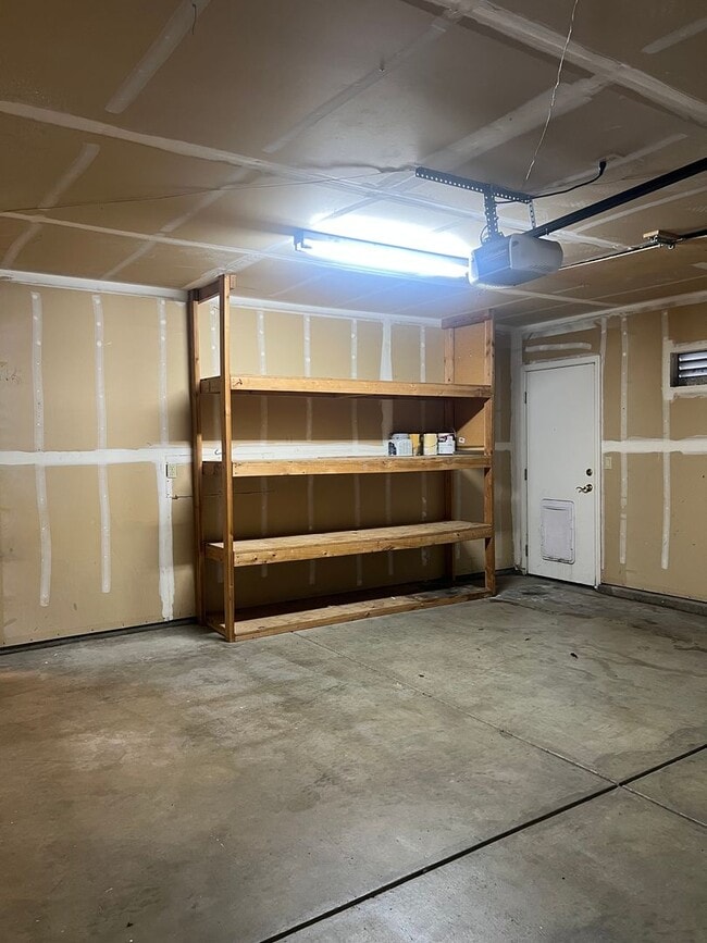 Building Photo - 3 Bedroom Charmer in West Roseville!