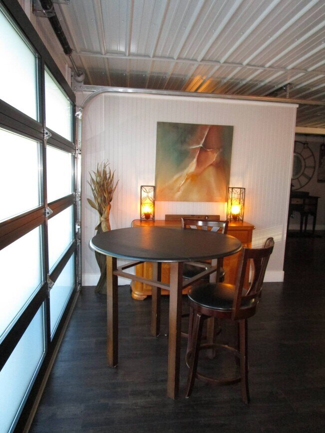 Building Photo - 362 Sunshine Ave