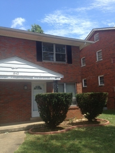 Primary Photo - Gardenside. 2-Story Townhouse with Garage ...