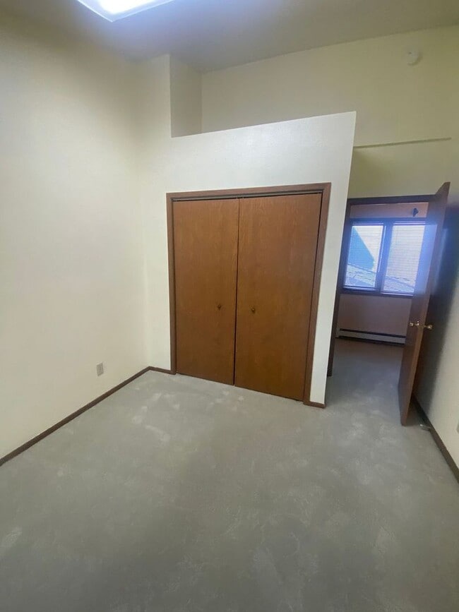 Building Photo - 708 Perry St