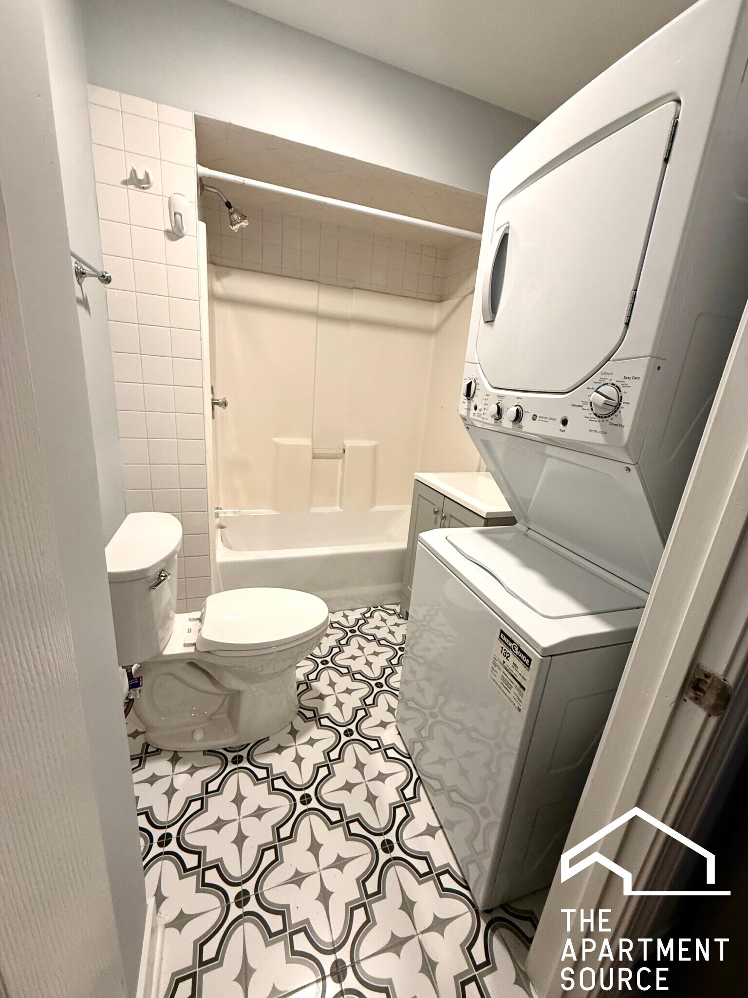 Building Photo - 942 N Elston Ave