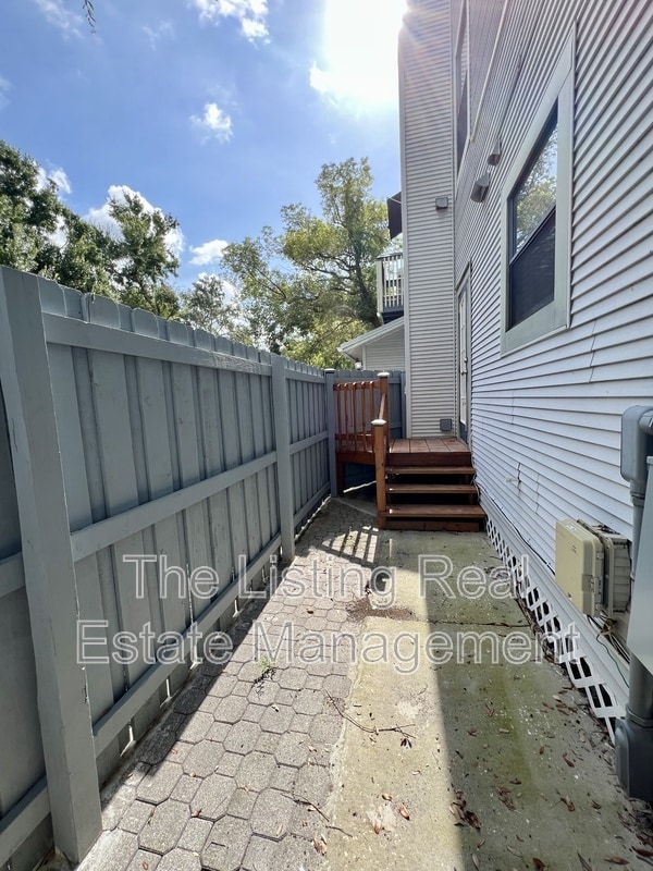 Building Photo - 911 S Rome Ave