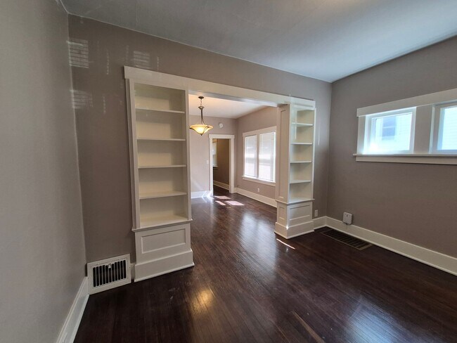 Building Photo - 4410 Cass St
