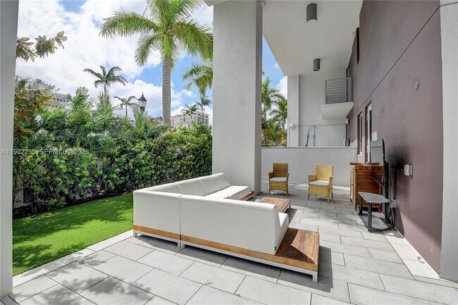 Building Photo - 155 E Boca Raton Rd