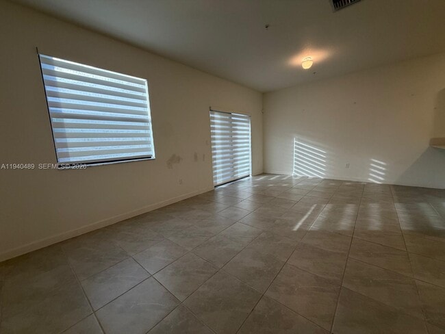 Building Photo - 286 SW 159th Dr