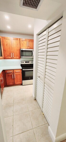 Kitchen Pantry - 10403 N Kendall Dr