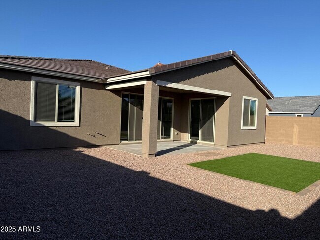 Building Photo - 40563 W Michaels Dr