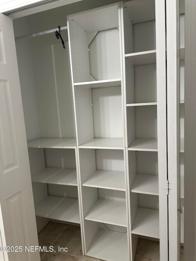 Building Photo - 7335 Floral Ridge Dr