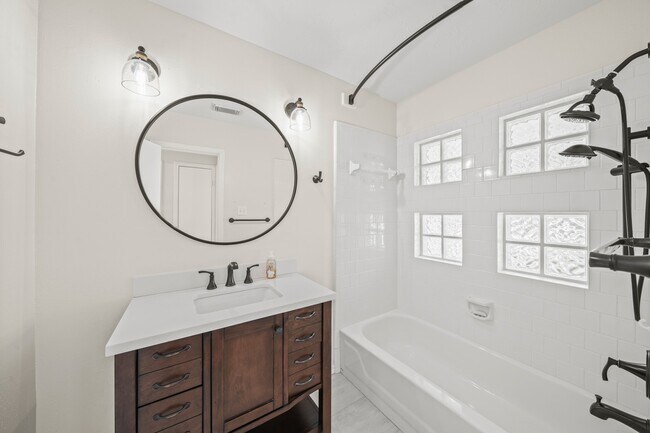 Building Photo - 2727 N Peach Hollow Cir