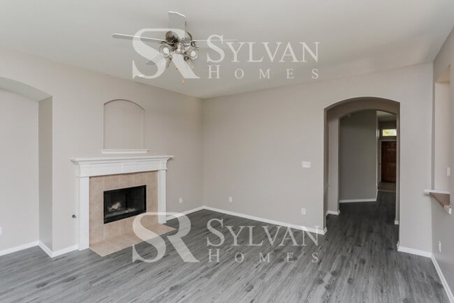 Building Photo - Enjoy living the good life in this 4 bedroom, 2 bathroom home