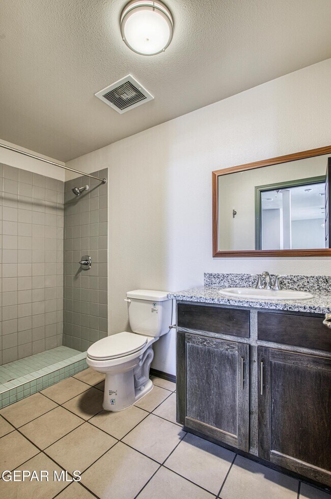 Building Photo - 312 E Overland Ave