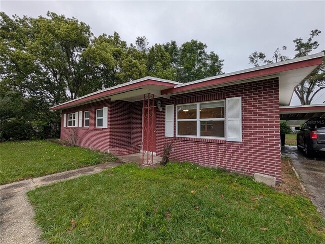 Building Photo - 208 Oakwood Dr