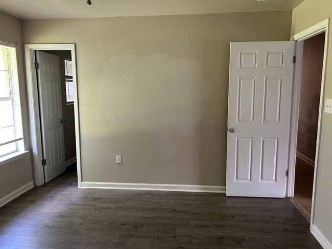 Building Photo - 1816 Pleasant Ln