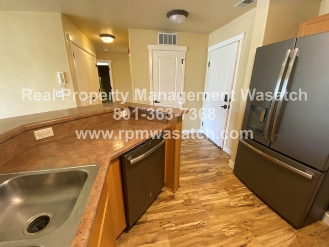 Building Photo - Check Out This Beautiful 2 Bedroom 2 bathr...