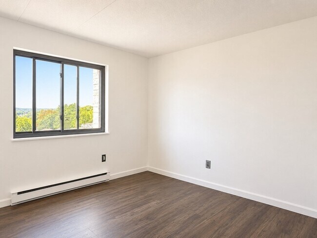Building Photo - 308 Quarry St