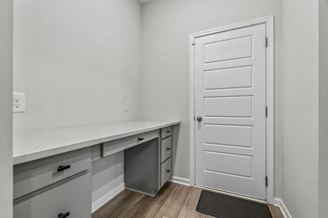 Building Photo - Modern Living in Summerville