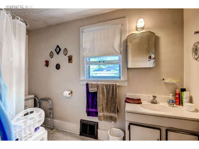 Building Photo - 1329 11th Ave