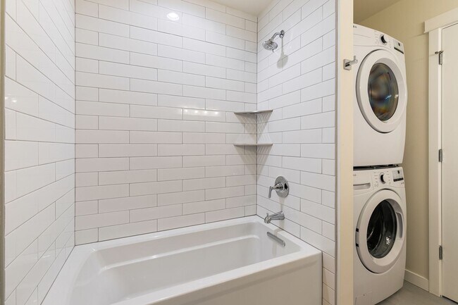 Building Photo - Halleck Townhomes Triplex