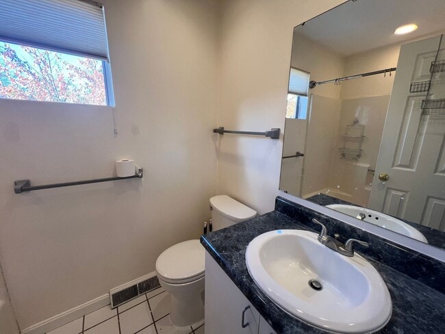 Building Photo - Beautiful 3 Bed/ 3 Bath Townhome in Private cul-de-sac in Shadyside!