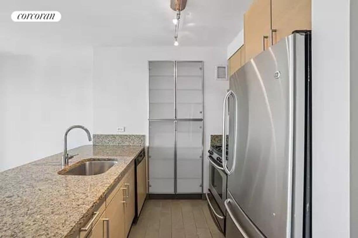 Building Photo - 125 W 31st St