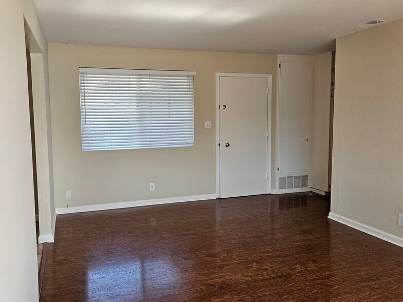 Living room and entry - 874 Castlewood Dr