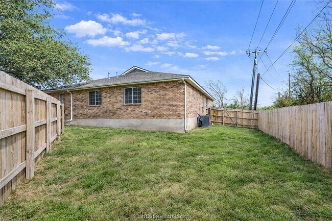 Building Photo - 2419 Brittain Ct