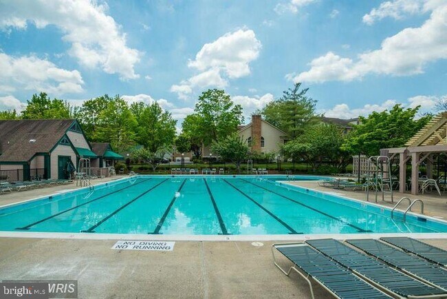 Building Photo - 5705 Chapman Mill Dr