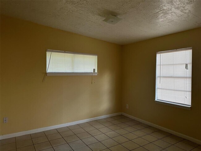 Building Photo - 3359 Frick Rd