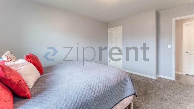 Building Photo - 7125 N Crestline St