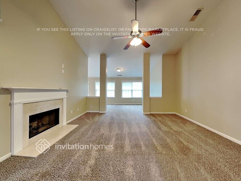 Building Photo - 1029 S Creek Dr