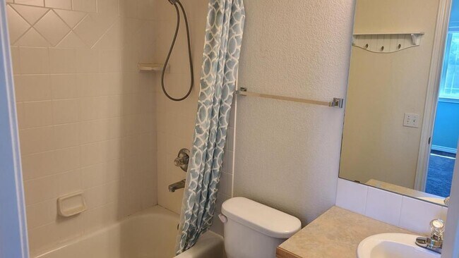 Building Photo - 818 S Terry St Unit 1