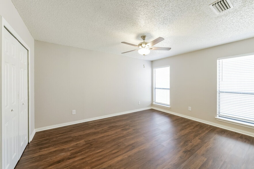 Building Photo - 907 Cedar Run Dr