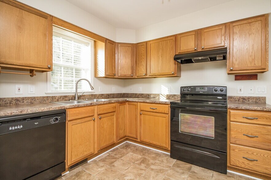 Building Photo - 401 Wildwood Dr