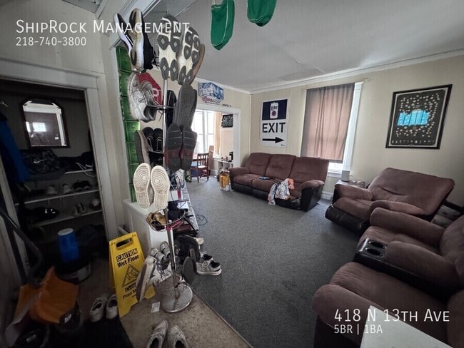 Building Photo - 418 N 13th Ave E