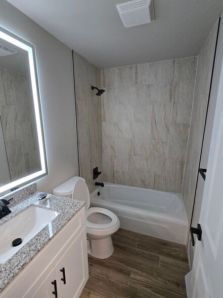 Building Photo - 4711 Bella Dr