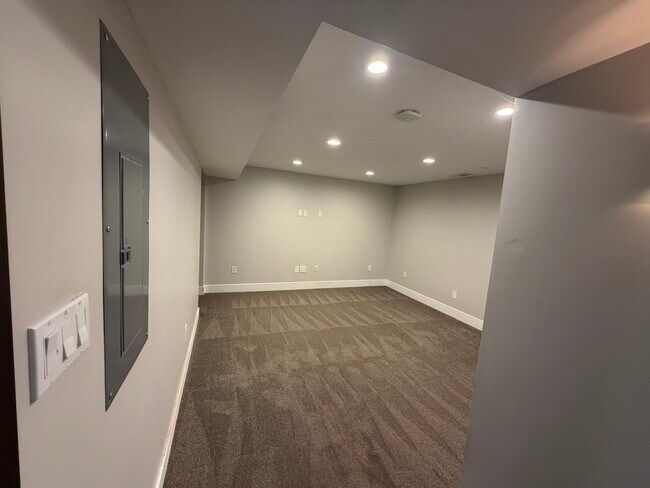 Building Photo - 8060 830 E