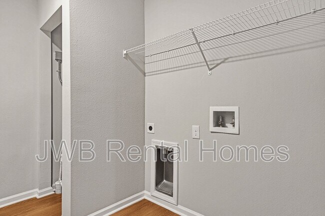 Building Photo - 6009 Dunmire Ave