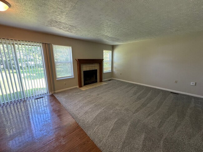 Building Photo - Eagle Creek 3 Bed 2.5 Bath
