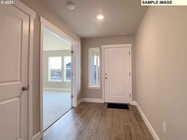 Building Photo - A Must see Hermiston Home!!