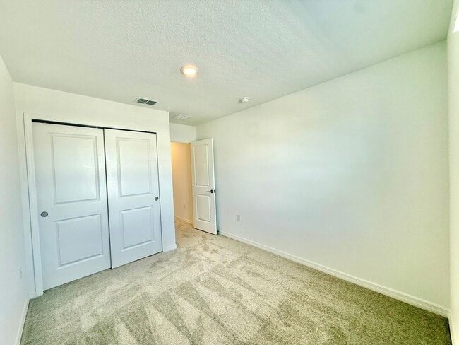Building Photo - Riverside living redefined - 3Bedrooms/2.5Baths newly built townhome in Edgewater!