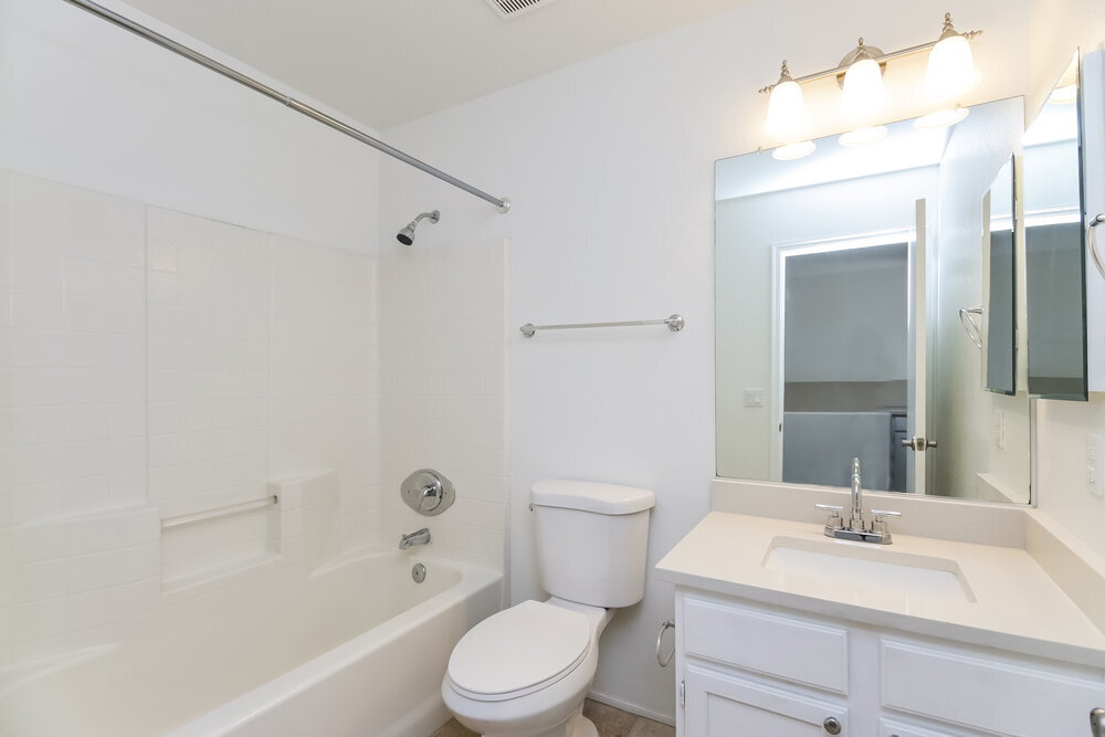 Building Photo - 1012 N Blackstone Dr