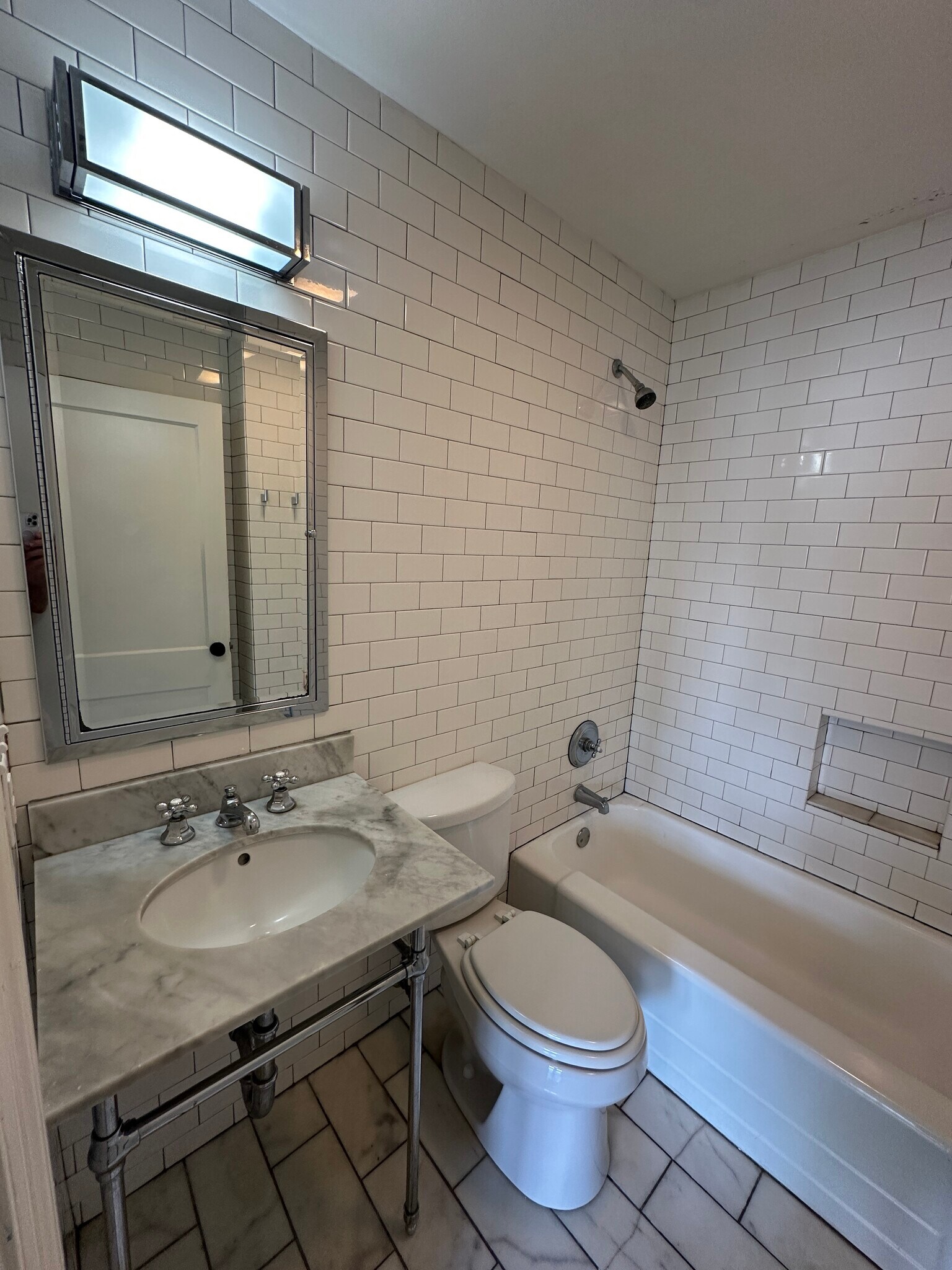 Building Photo - 772 Lakeland Dr