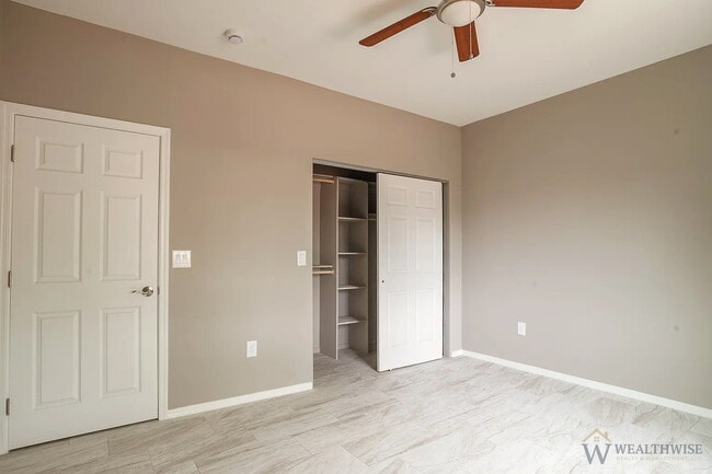Building Photo - 1349 W Hualpai Rd