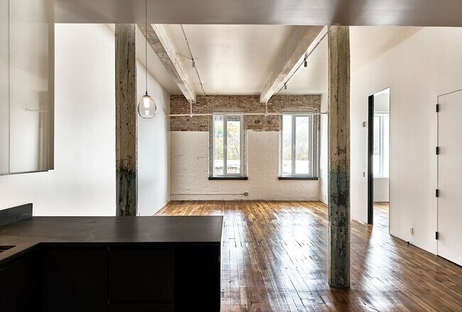 Building Photo - 520 State Rd