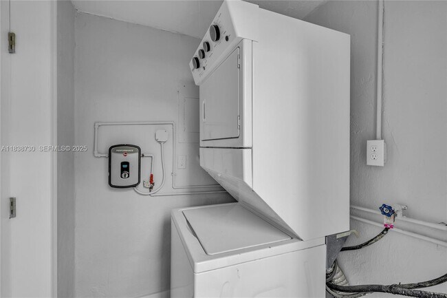 Building Photo - 2243 Greene St.