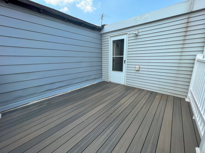 Building Photo - 1710 Snyder Ave