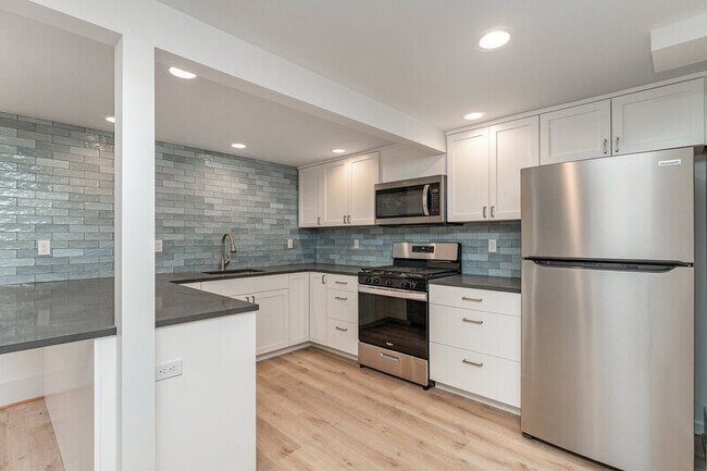 Building Photo - 5523 Woodlawn Ave N