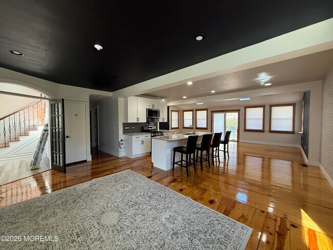 Building Photo - 605 Farrelly Ave