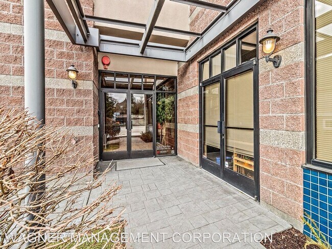 Building Photo - 801 23rd Ave S